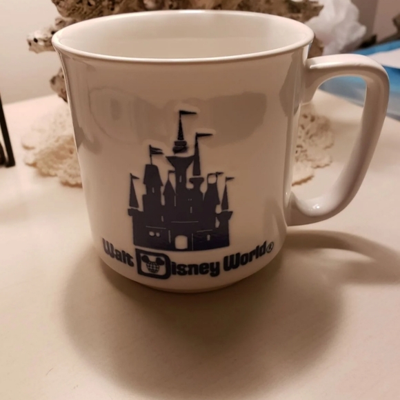 Disney Other - WALT DISNEY PARKS RETRO MUG